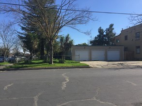 1516 F St in Modesto, CA - Foto de edificio - Building Photo