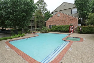 Parkford Oaks Apartments in Dallas, TX - Foto de edificio - Building Photo