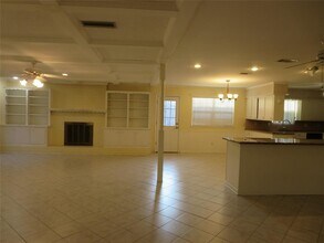 1006 Walnut Bend Ln in Houston, TX - Building Photo - Building Photo