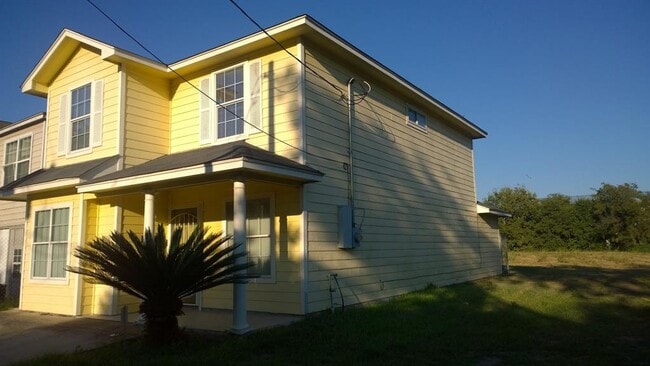 2300 Abernathy St in Houston, TX - Building Photo - Building Photo