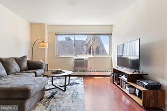 2101-17 Chestnut St in Philadelphia, PA - Building Photo - Building Photo
