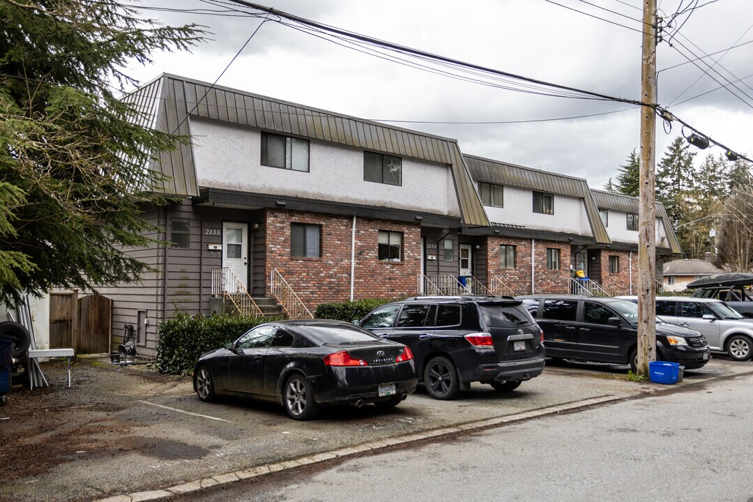 2125 Munster Av in North Vancouver, BC - Building Photo