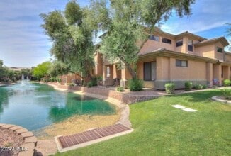 705 W Queen Creek Rd in Chandler, AZ - Foto de edificio - Building Photo