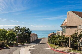 216 Palmetto Ave in Pacifica, CA - Building Photo - Building Photo