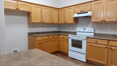 1034 SW Princeton Pl in Grants Pass, OR - Foto de edificio - Building Photo