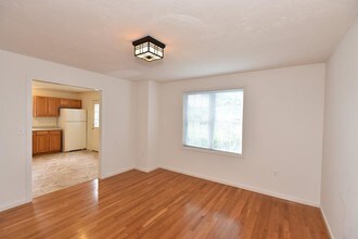 4 Wellesley Ave in Natick, MA - Building Photo - Building Photo