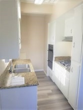 260 N Oak Ave, Unit 12 in Pasadena, CA - Foto de edificio - Building Photo