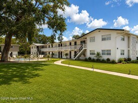 1440 Parkway Dr in Melbourne, FL - Building Photo