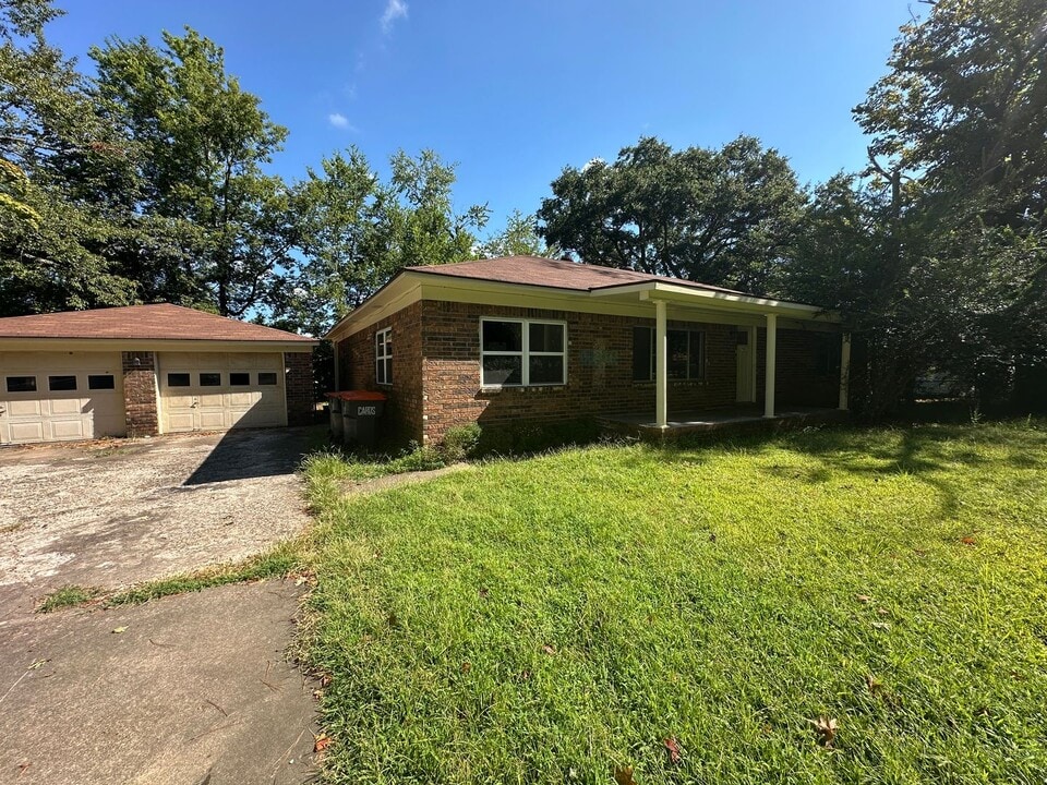 2910 W 2nd Dr in Russellville, AR - Building Photo