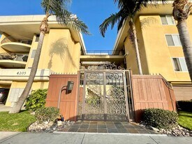 4205 Lamont St in San Diego, CA - Building Photo