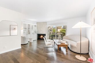 141 S Clark Dr in West Hollywood, CA - Building Photo - Building Photo