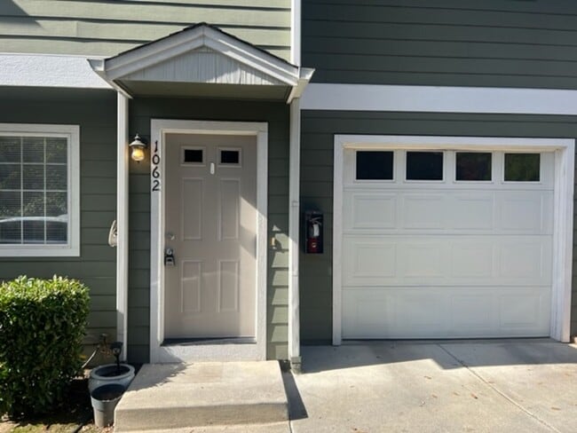 1062 Spring St in Medford, OR - Building Photo - Building Photo