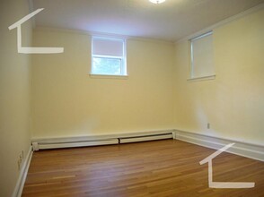 41 Auburn St, Unit A in Brookline, MA - Building Photo - Building Photo