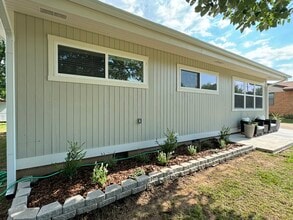 1442 E Broadway St in Cushing, OK - Building Photo - Building Photo