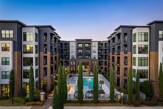 Marq at Crabtree in Raleigh, NC - Foto de edificio - Building Photo