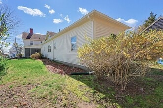9 W Main St, Unit 1 in Taunton, MA - Building Photo - Building Photo