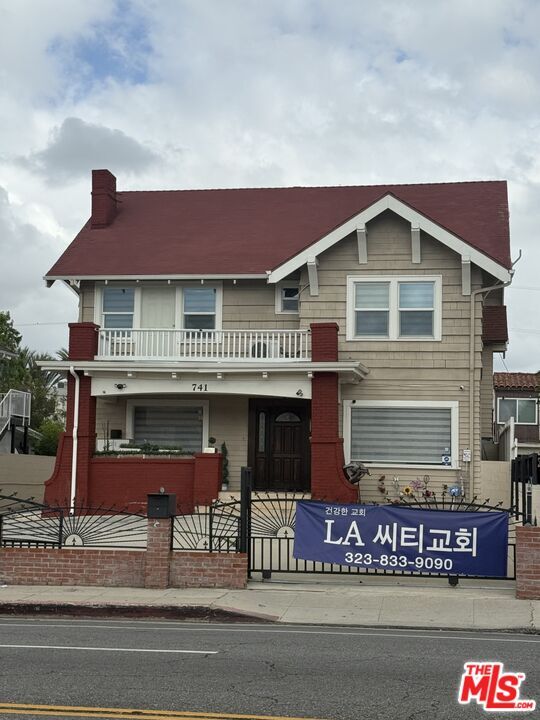 property at 731 Crenshaw Blvd