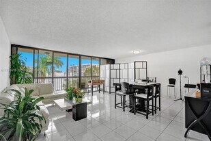 9300 Bay Harbor Terrace in Bay Harbor Islands, FL - Building Photo