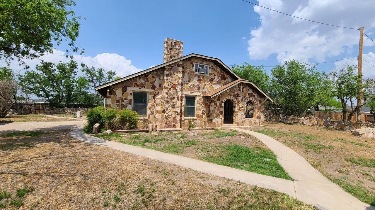 140 Estella Dr in San Angelo, TX - Building Photo