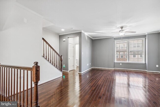 42219 Dean Chapel Square in Chantilly, VA - Building Photo - Building Photo