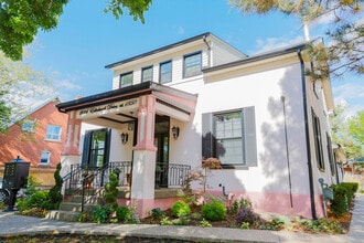 2014 Edinburgh Dr in Burlington, ON - Building Photo - Building Photo