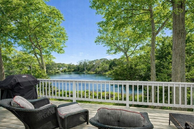 property at 9 Helens Ln