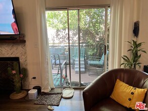 13609 Valerio St in Los Angeles, CA - Building Photo - Building Photo