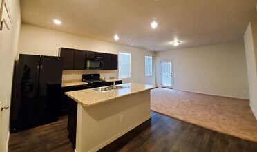 44 Hermanos Loop in Los Lunas, NM - Building Photo - Building Photo