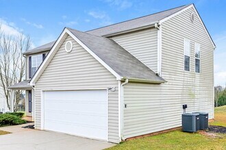 5391 Katherine Village Dr in Ellenwood, GA - Foto de edificio - Building Photo