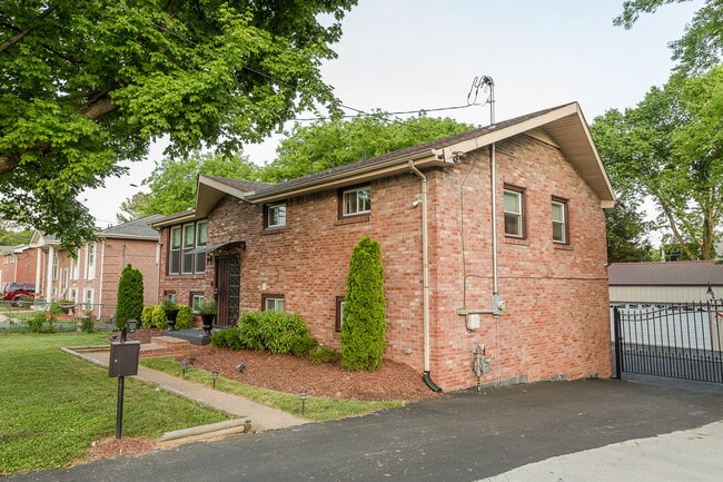 237 Eisenhower Dr in Nashville, TN - Building Photo - Building Photo