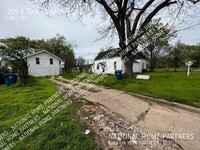 209 E San Saba Ave photo'