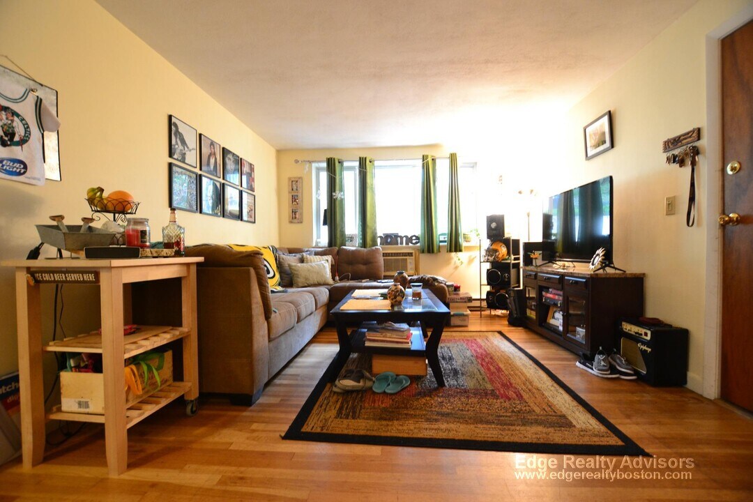 39 Englewood Ave in Boston, MA - Building Photo