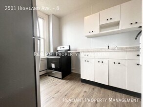 2501 Highland Ave-Unit -8 in Cincinnati, OH - Building Photo - Building Photo