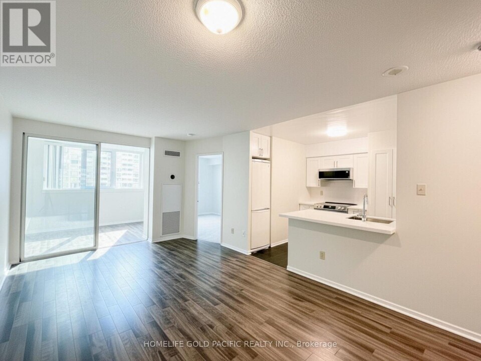 1055 Bay St. in Toronto, ON - Building Photo