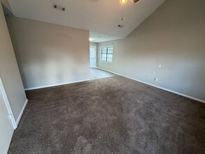 822 Lost Grove Ln in Hinesville, GA - Building Photo - Building Photo