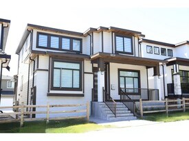 19XX 168 St in Surrey, BC - Building Photo