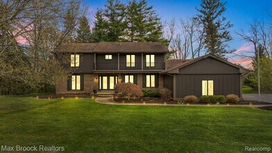 5240 Clarendon Crest St in Bloomfield Township, MI - Building Photo - Building Photo