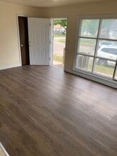 5525 N Long Island Dr in Milwaukee, WI - Building Photo - Building Photo