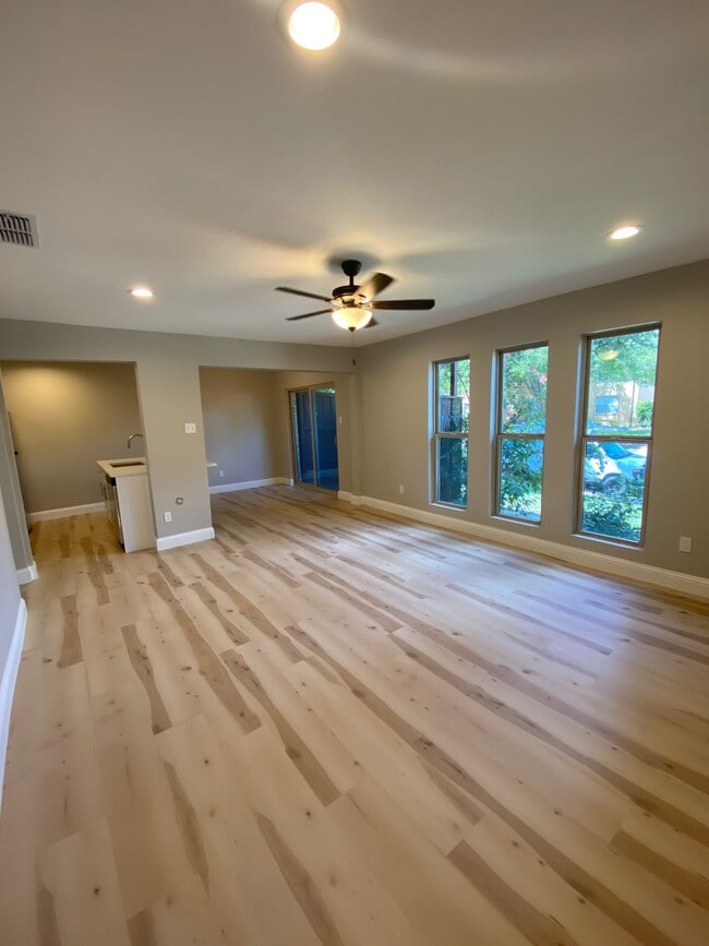 property at 5826 Sandhurst Ln