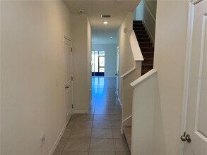 9011 Milestone Dr in Sarasota, FL - Building Photo - Building Photo