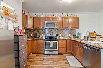 1823 Larkins Wy in Pittsburgh, PA - Building Photo - Building Photo