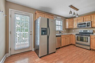 24 Lake Village Ct in Johnson City, TN - Building Photo - Building Photo