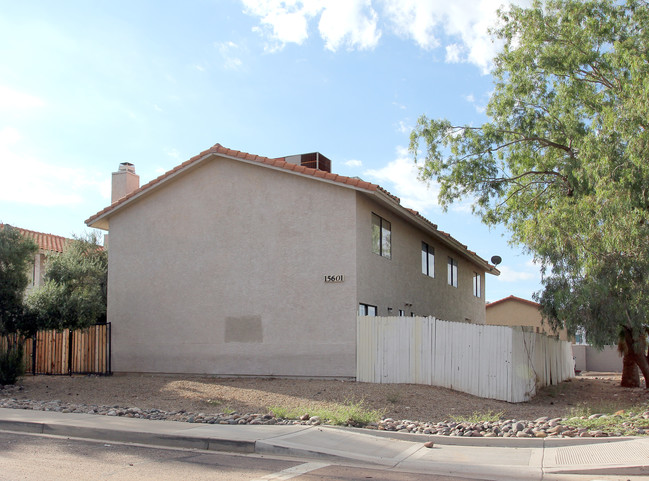 15601 N 30th St in Phoenix, AZ - Foto de edificio - Building Photo