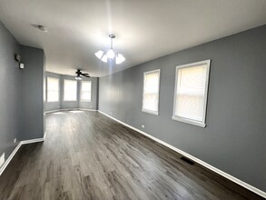 9613 S Ave N in Chicago, IL - Building Photo - Building Photo