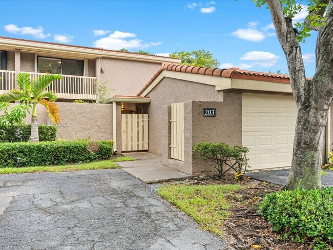 203 Bonnie Brae Way in Hollywood, FL - Building Photo - Building Photo
