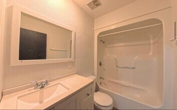 2605 Eastview Dr in Belleville, IL - Building Photo - Building Photo