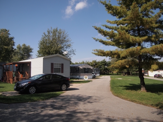 Suburban Mobile Home Park in Saint Paul, IN - Foto de edificio