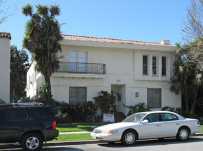 215 S Elm Dr in Beverly Hills, CA - Building Photo - Building Photo