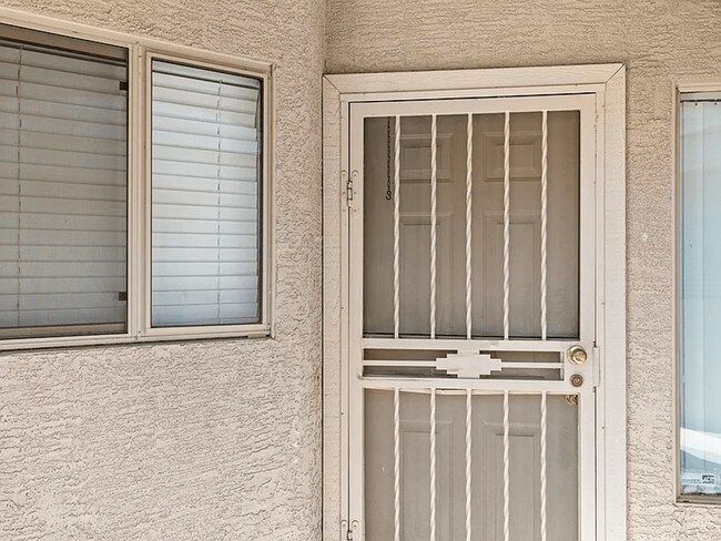 1750 W Union Hills Dr in Phoenix, AZ - Building Photo - Building Photo