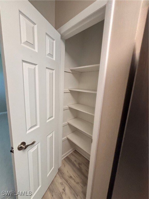 property at 1425 Alwynne Dr S